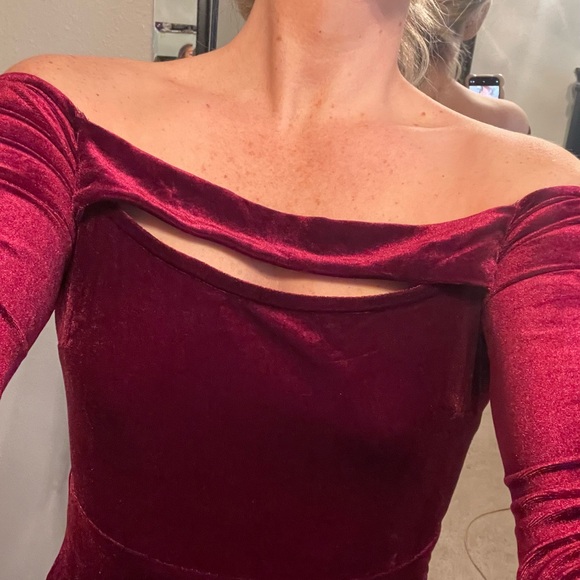 Windsor Burgundy Strapless Velvet Dress - Picture 7 of 8